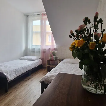 W Centrum Piwnicznej アパート